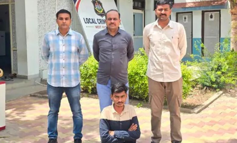 ભુજમાં નજીવી બોલાચાલીમાં પાડોશી પર છરી વડે હુમલો કરી હત્યાનો પ્રયાસ, પોલીસે આરોપીની અટકાયત કરી