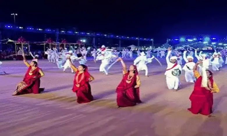 GMDC ગ્રાઉન્ડ નવરાત્રી 'ફ્રી' નથી રહી: પાસ અને ફીના વિવાદ મુદ્દે કોંગ્રેસ અને સરકાર આમનેસામને