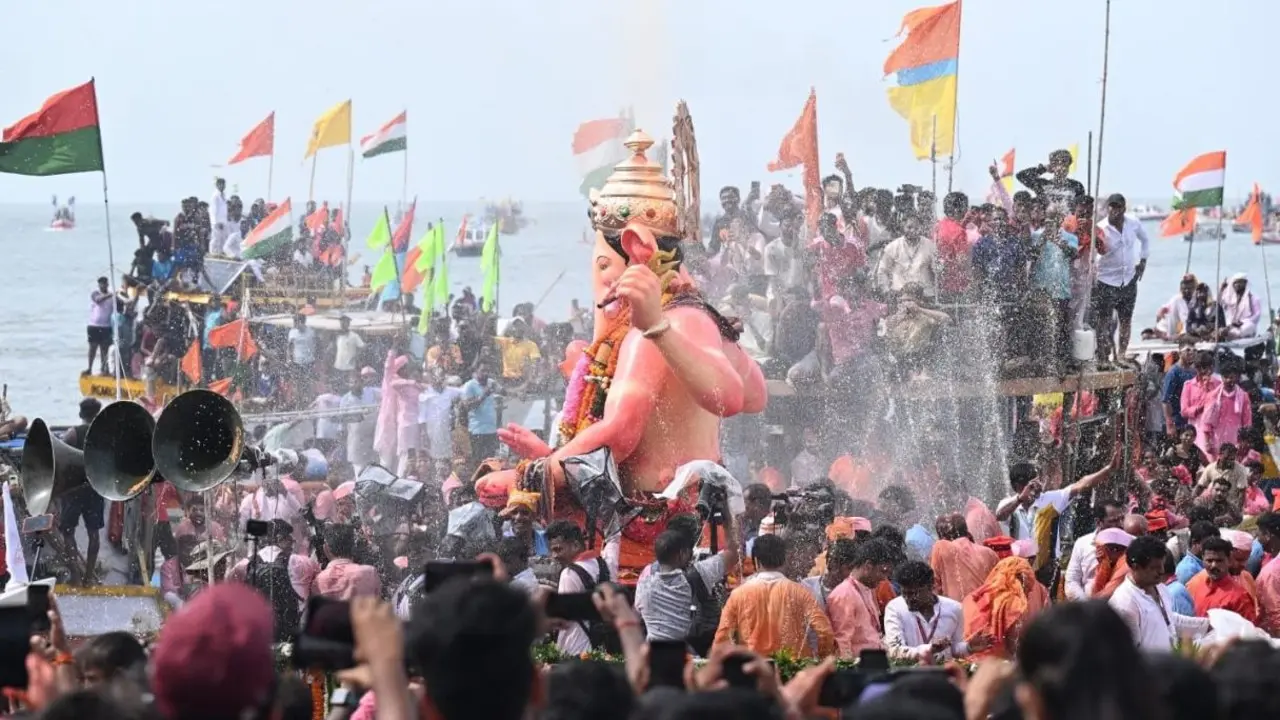 દરિયામાં ઓટને કારણે વિસર્જનમાં મોડું