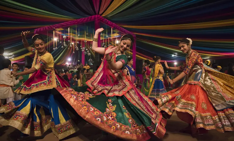 ગુજરાતમાં આજથી નવરાત્રીનો પ્રારંભ, રાજકોટમાં લવ જેહાદના પોસ્ટર ટોક ઓફ ધ ટાઉન