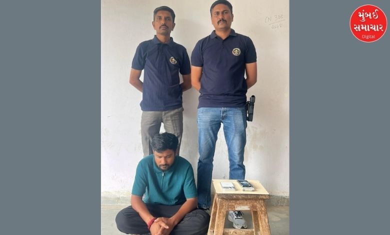 અમદાવાદના મોહસિને લક્ઝરી બસમાંથી 14 આઈફોન ચોર્યા, એક ગર્લફ્રેન્ડને આપ્યો, કઈ રીતે ઝડપાયો ?