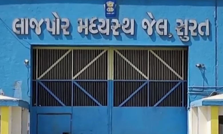 સરપ્રાઈઝ ચેકઃ સુરતની લાજપોર જેલમાંથી 11 મોબાઈલ અને 10 સિમકાર્ડ મળ્યા