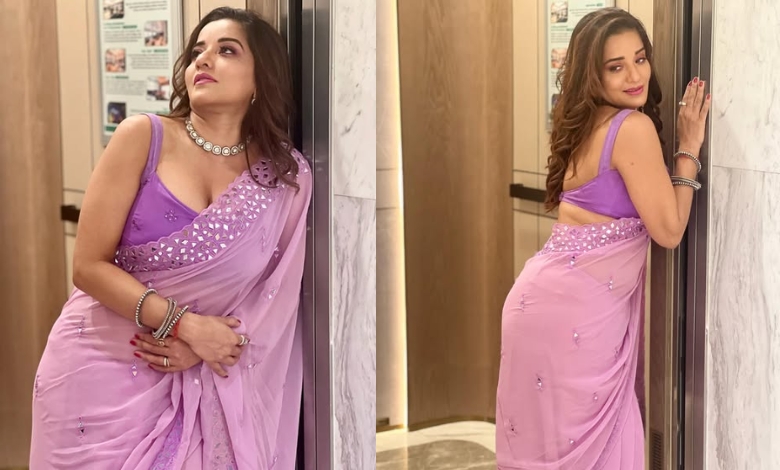 વ્હાઈટ ડોટેડ સાડી અને પર્પલ બ્લાઉઝમાં મોનાલીસાએ આપ્યા બોલ્ડ પોઝ, શૅર કરી મસ્ત તસવીરો