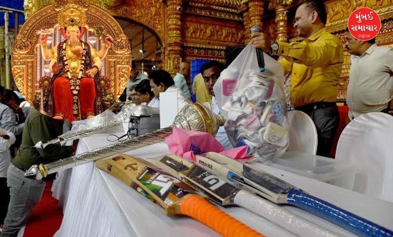 ભક્તિ અને ક્રિકેટનો અનોખો સંગમ: 'લાલબાગચા રાજા'ને ભક્તે અર્પણ કર્યું ક્રિકેટ બેટ, ડોલરનો હાર અને બીજું શું મળ્યું?
