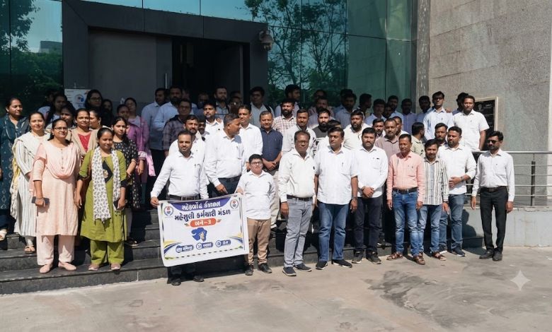 હક્ક માટે આરપારની લડાઈ: રાજકોટ મહેસૂલી સ્ટાફનું માસ CL આંદોલન, સરકારી કામગીરી પર માઠી અસર