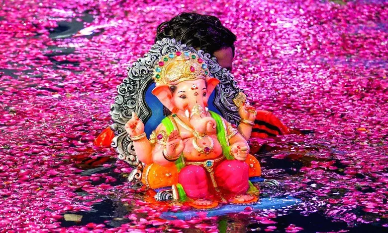 અનંત ચતુર્દશી પર થાણેમાં ૧૦,૨૮૧ ગણેશ મૂર્તિના વિસર્જન:  ગણેશોત્સવમાં ૬૧,૦૦૦ કિલો નિર્માલ્ય એકત્રિત