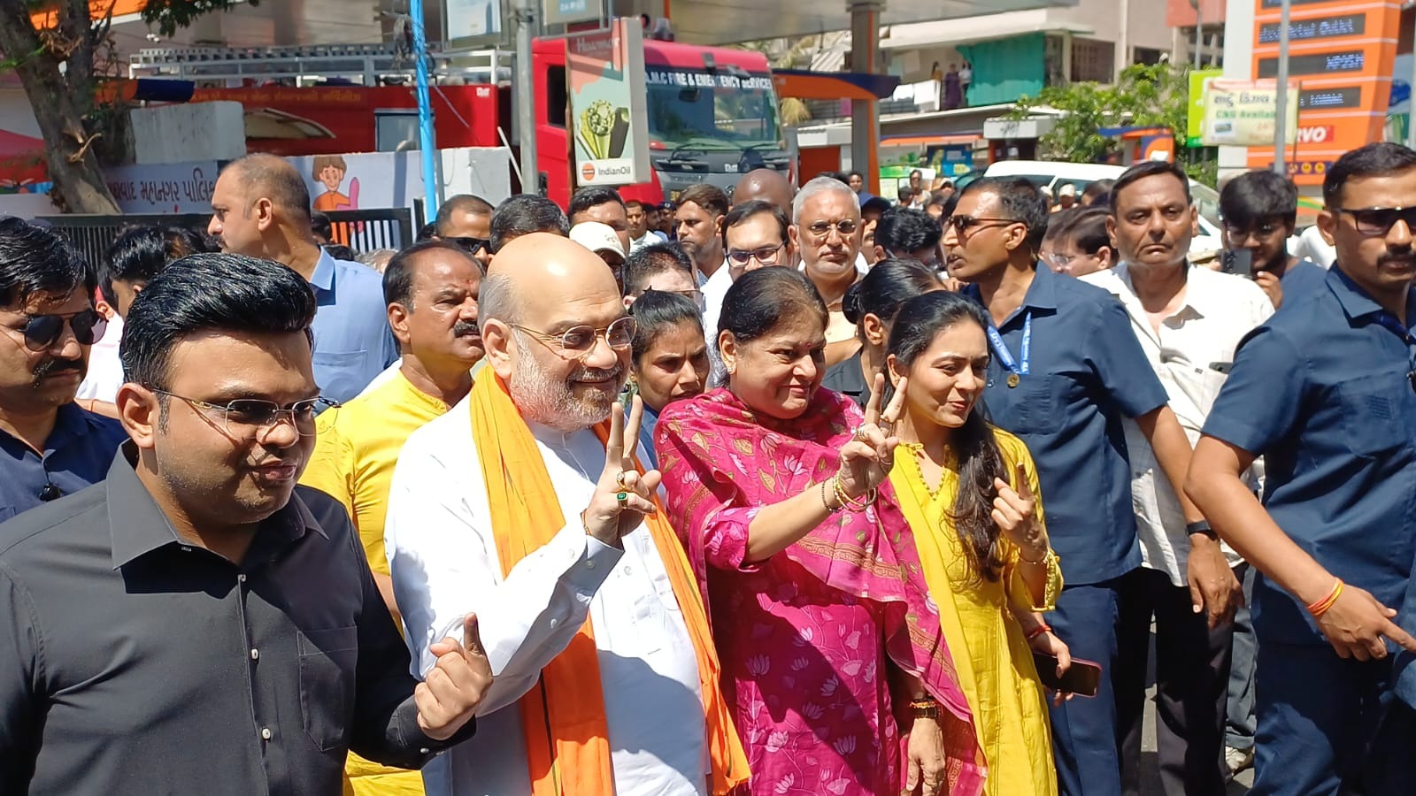 કેન્દ્રીય મંત્રી શાહે પરિવાર સાથે નારણપુરામાં