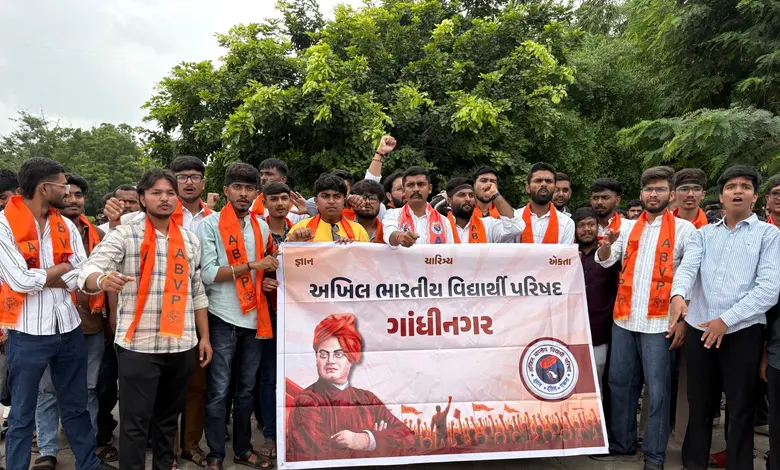 અટવાયેલી શિષ્યવૃત્તિ મુદ્દે ABVP મેદાને: રાજ્યભરમાં કલેક્ટરોને આવેદનપત્ર પાઠવી તાત્કાલિક ચૂકવણીની માગ