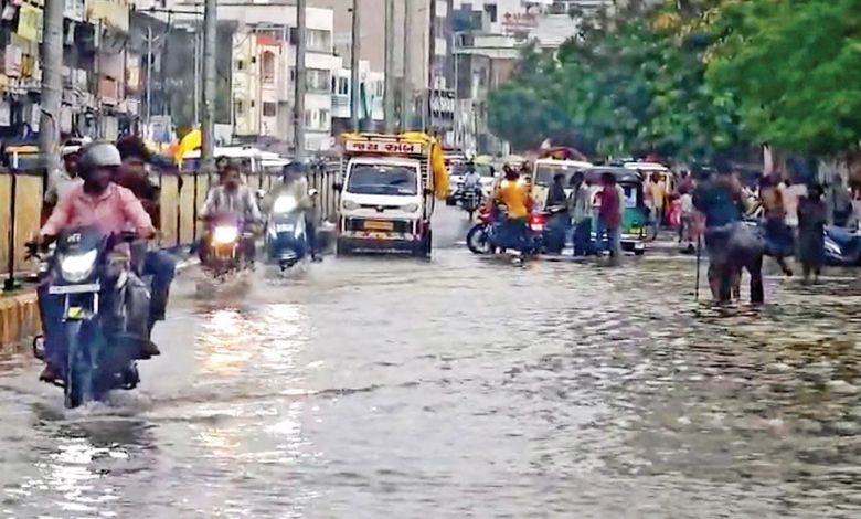 ભાવનગર જિલ્લામાં સતત બીજા દિવસે વરસાદી માહોલ, ભાવનગર શહેર સહિત ગ્રામ્યમાં ધોધમાર વરસાદ