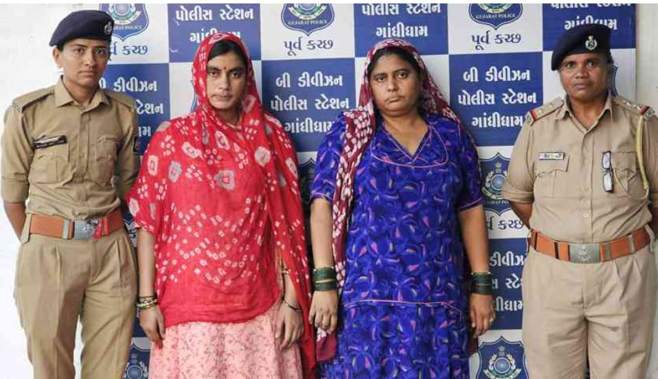 સસ્તાં સોનાના નામે ઠગાઈનો પેંતરો રચાય તે પૂર્વે એલસીબી ત્રાટકી: ભુજમાંથી ₹૧.૫૦ કરોડના અસલી અને ૧૫ નકલી ગોલ્ડ બિસ્કીટ્સ સાથે પાંચ ઝડપાયા