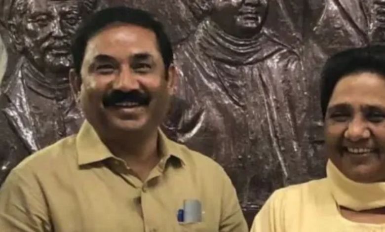 બસપામાં ફરી રાજકીય ઘમાસાણ: માયાવતીએ પોતાના ભત્રીજાના સસરા અશોક સિદ્ધાર્થને પક્ષમાંથી હાંકી કાઢ્યા
