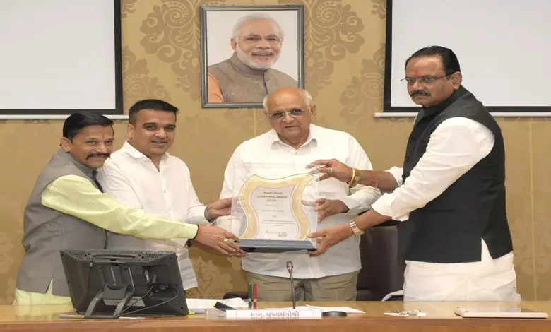 ગુજરાત સરકારના કયા મંત્રી 80ના દાયકાના વાયરલ ટ્રેન્ડમાં રંગાયા?