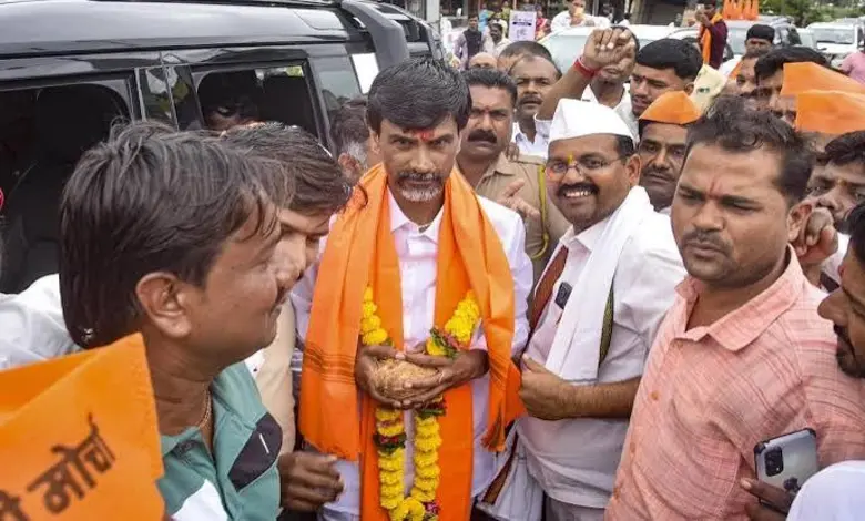 મરાઠા આંદોલનકારી જરાંગેની ભૂખ હડતાળ ચાલુઃ શિંદે, વિખે પાટિલની કરી ટીકા, સરકાર પર પ્રહાર