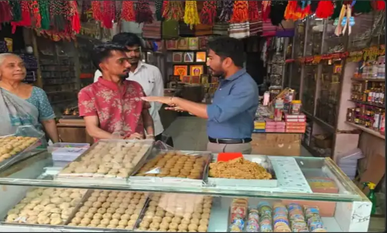 માતાના મઢમાં ફૂડ એન્ડ ડ્રગ્સ વિભાગનું સઘન ચેકિંગ! પેંડા, મિલ્ક કેક સહિત પ્રસાદના 31 નમૂના લેવાયા