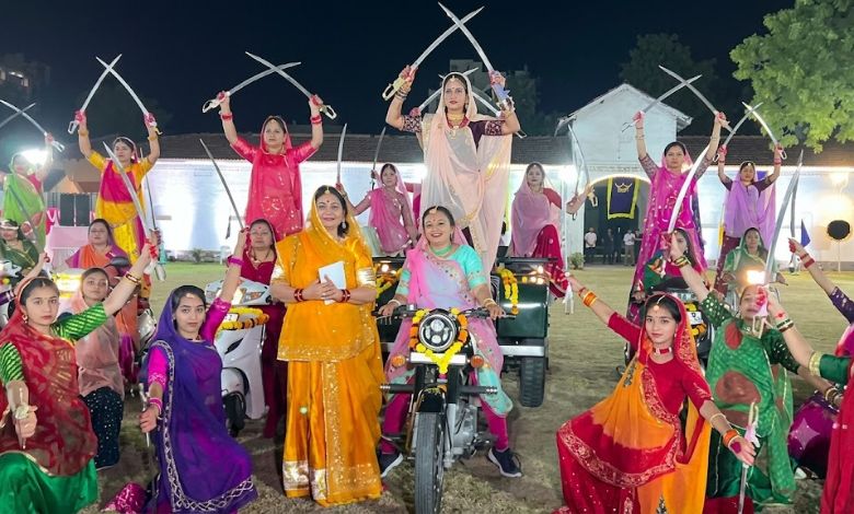રાજકોટમાં 200 રાજપૂતાણીઓએ કર્યો અદ્ભૂત તલવાર રાસ, વીડિયો જોઈ થઈ જશો મંત્રમુગ્ધ