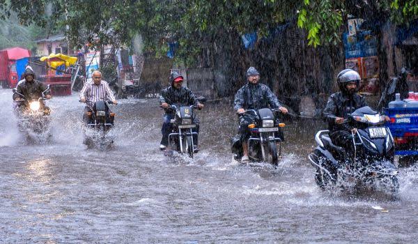 સુરતમાં ડાયમંડ યુનિટો, ફેક્ટરીઓ કાપડ માર્કેટમાં રજા જાહેર કરાઈ, લોકોને માલસામાન સલામત સ્થળે ખસેડવા અનુરોધ