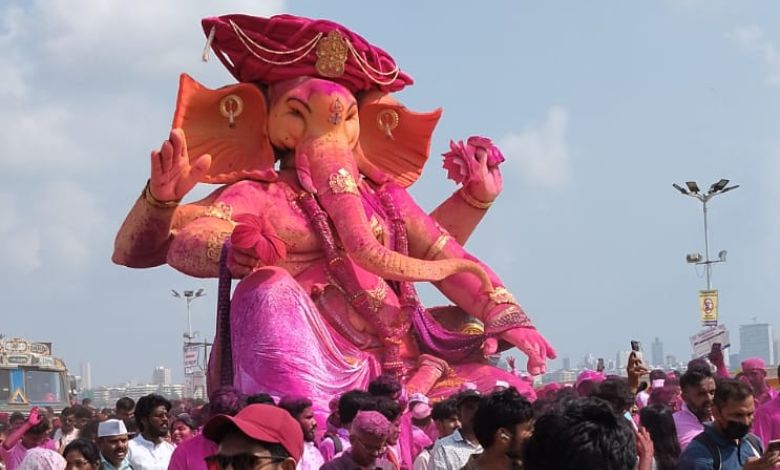 ચોપાટી પહોંચ્યા પછી પાંચ કલાકે ‘તેજુકાયા ચા રાજા’નું વિસર્જન