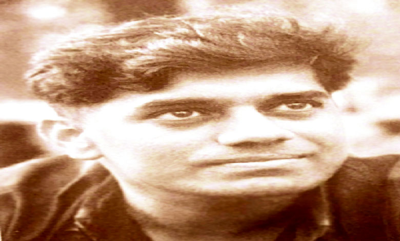 ઘૂમતો ગગનપ્રવાસી ચંદુ, જતો રહ્યો છે