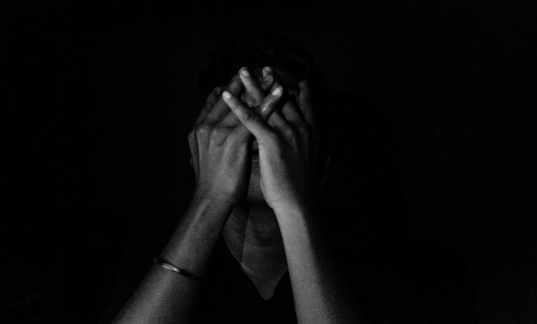 World Suicide Prevention Day: ડિપ્રેશન અને નકારાત્મક વિચારોથી ઘેરાયેલા સ્વજનોને કેવી રીતે બચાવશો? જાણો સાચી રીત