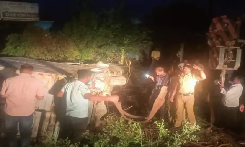 A pickup truck collided with a motorcycle and a pedestrian on the Nagar-Kalyan highway in Pune, killing two people