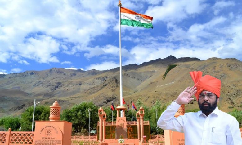 Eknath Shinde In Dras War Memorial in Kargil