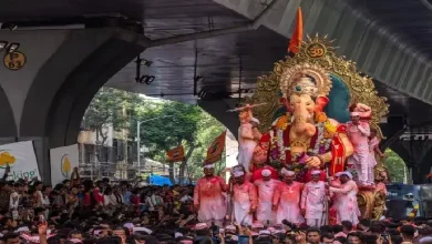 Devotees bid adieu to Lord Ganesha idol from Lalbaugcha Raja