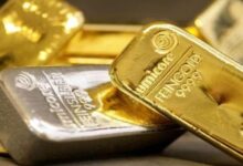 Silver and gold prices decline on stockist pressure and global cues