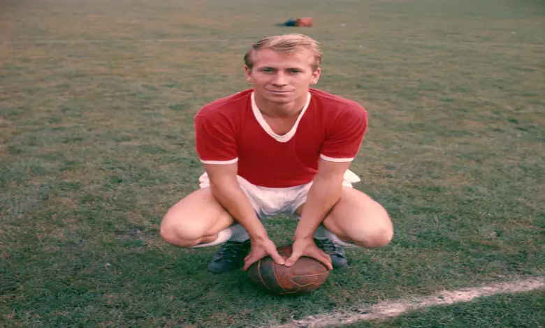 Bobby Charlton, England and Man United great, dies at 86