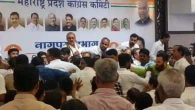 congress-party-workers-clash-in-nagpur-meeting