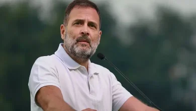 ndian Army soldier pays tribute to fallen Agniveer, Army clarifies financial aid to fallen Agniveer's family, Rahul Gandhi comments on Agniveer financial aid