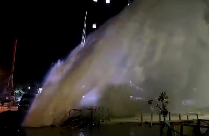 A burst water pipeline at Kalyan railway station, flooding the premises.