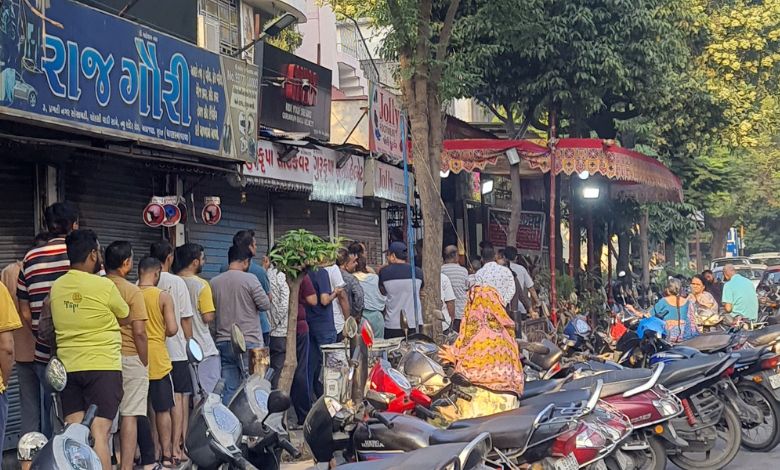 dussehra-jalebi-fafda-sales-touch-crores