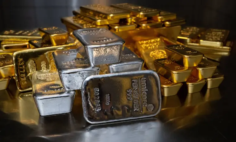 "gold price," "middle east conflict," "safe haven investments," "gold market outlook"