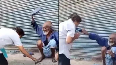 A member of Congress getting beaten with chappalo