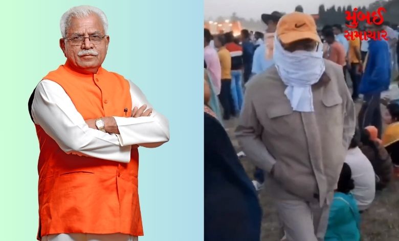 Haryana Chief Minister Manohar Lal Khattar disguised as a watchman at a fair