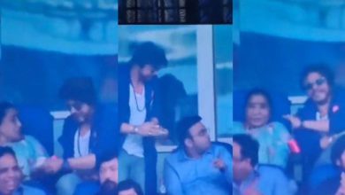 World Cup Final: The actor was seen picking up Asha Bhosle's cup of tea