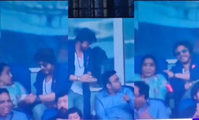 World Cup Final: The actor was seen picking up Asha Bhosle's cup of tea