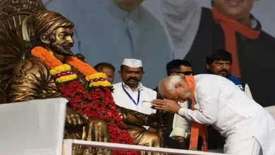 Statue of Chhatrapati Shivaji Maharaj being unveiled by Medes