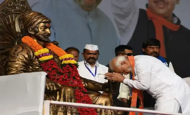 Statue of Chhatrapati Shivaji Maharaj being unveiled by Medes