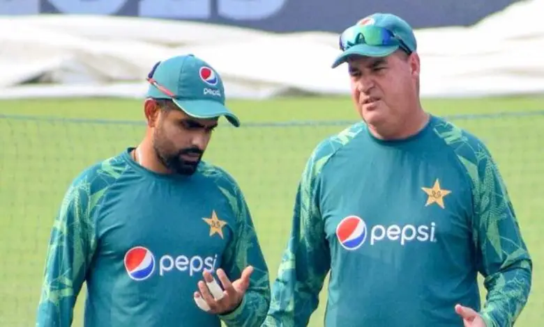 Pakistan cricket coach Mickey Arthur blaming stifling security for team's poor WC performance in a press conference