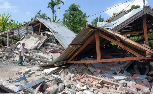 A strong earthquake of magnitude 7 struck Indonesia.