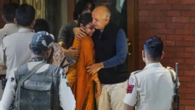 Manish Sisodia gets emotional after hugging his sick wife.