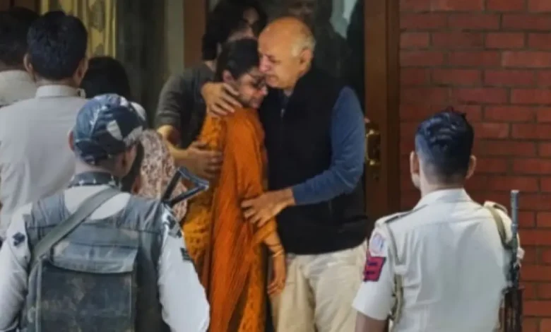Manish Sisodia gets emotional after hugging his sick wife.