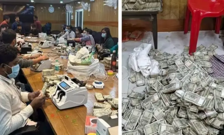 Counting of the cash seized from premises linked to Congress MP Dhiraj Sahu.