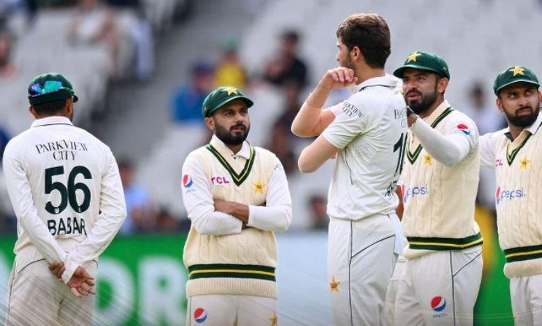 Extra runs rain in Australia-Pakistan Test match