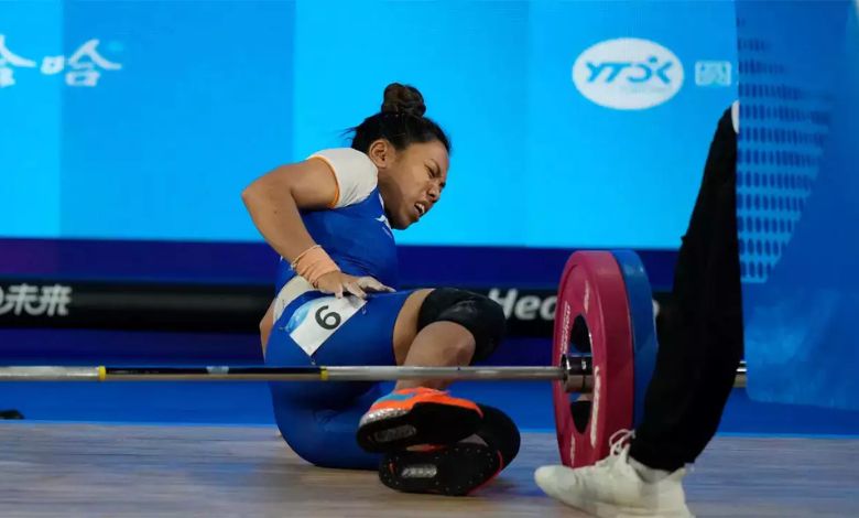 The women's weightlifter will not play in the Asian Championships due to injury