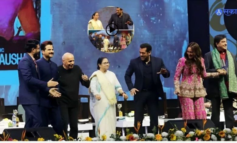 With whom was Mamata Banerjee seen dancing on stage?