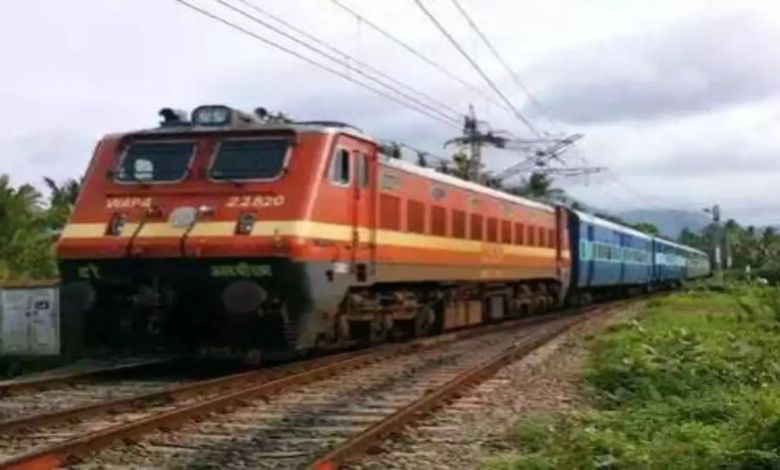Next 15 days, trains will be delayed in the Central Railway
