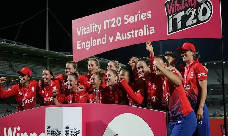 England told women cricketers, to play in India's WPL or against New Zealand?