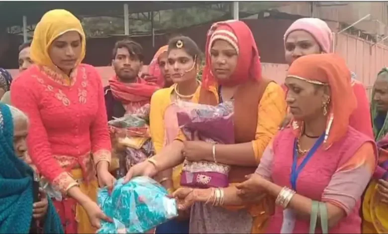 In the Pran Pratistha Mohotsav, the Kinnars organized a huge bhandara, distributed food to 30 Haras, 7 thousand shawls.